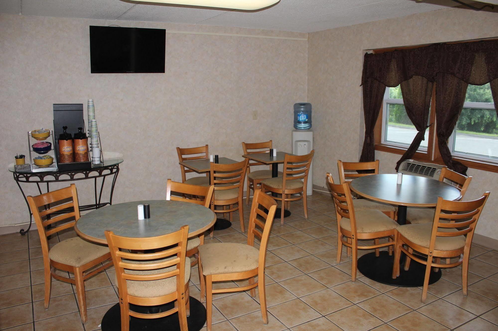 Days Inn By Wyndham Lenox Ma Exterior foto